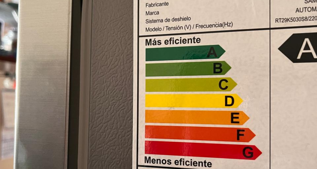 ¿Cuánto consume un refrigerador al mes en Chile en 2026?